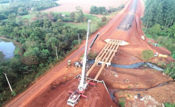 Conexión vial clave con Puerto Indio supera el 73% de avance