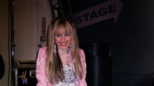 Miley Cyrus regresará como Hannah Montana para celebrar los 20 años de la serie infantil