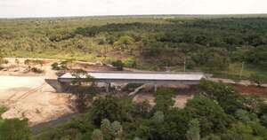 La Nación / Nuevo puente Pararã, a un paso de su inauguración, promete transformar la conectividad en el Bajo Chaco