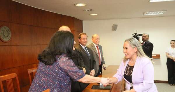 La Nación / Denuncian ante la Corte a jueza por irregularidades en juicios civiles