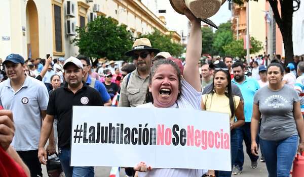 Comisión del Senado recibe a maestros  para analizar la reforma de Caja Fiscal - Economía - ABC Color