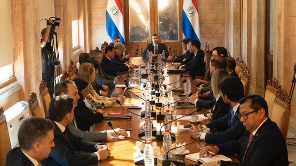 Peña llega a mitad de su mandato y pone a ministro al frente del Gabinete