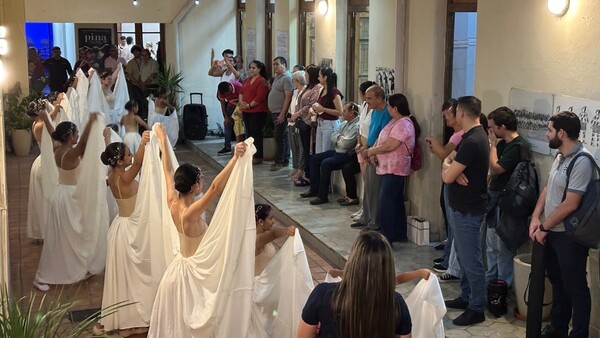 Tour temático exhibe Casas del Bicentenario esta noche