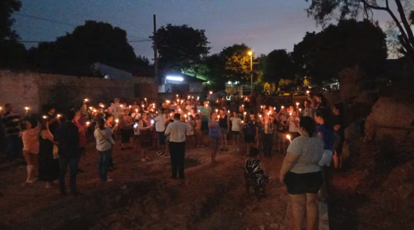 San Lorenzo: vecinos se reunieron con velas para orar por Tobías » San Lorenzo PY