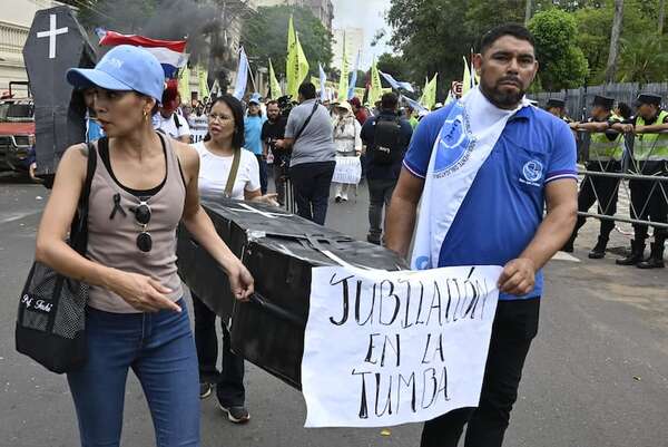 Ovelar insiste en diálogo sobre caja fiscal, pero advierte: “O reformamos o nos vamos a la puta” - Política - ABC Color