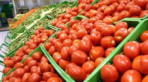 Buscan frenar la suba del tomate con venta directa entre productores y supermercado - ADN Digital