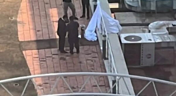 Un hombre cayó al vacío desde un edificio por sacarse una foto