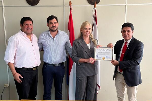 Compañía Tabacalera Monte Carlo S.A. recibe reconocimiento por su aporte al desarrollo en Alto Paraná