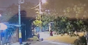 (video) Luque: motochorros derriban y golpean a trabajador para robarle la motocicleta » San Lorenzo PY