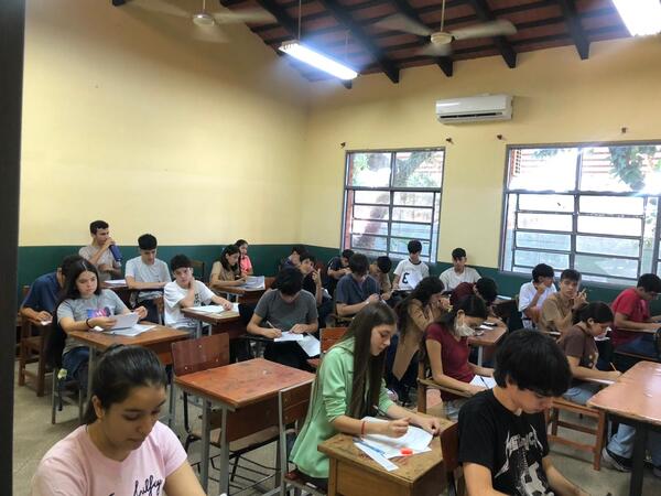 Alta demanda marca el inicio de exámenes de admisión en el Centro Regional de Encarnación