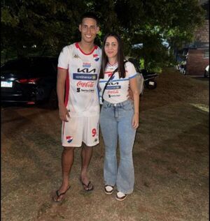 Popular / Novia del goleador del puntero del torneo, causa furor con sus fotos sexys