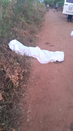 Popular / Omanó ka’úgui en un camino vecinal