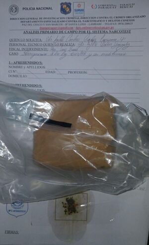 Popular / Ojetopa paquete de macoña en el patio de Tacumbú