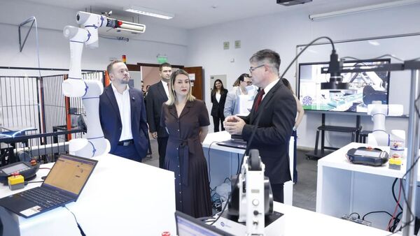 Inauguran laboratorios de electrónica y robótica en el SNPP, con cooperación coreana