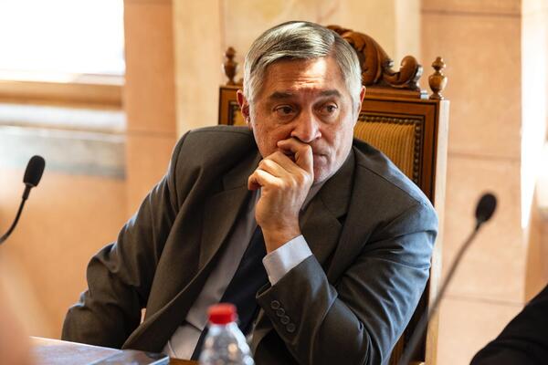 Ministro de Educación dice que tiene energía suficiente para seguir en el cargo