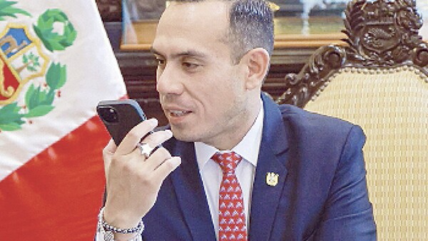 Presidente interino de Perú fue rajado por el Congreso