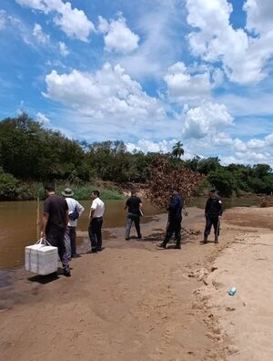 Fiscalía interviene ante denuncia por mortandad de peces en el río Tebicuary - PDS RADIO Y TV