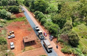 Avanza la pavimentación asfáltica de importante arteria del Km 9 de CDE, financiada por Itaipú | DIARIO PRIMERA PLANA