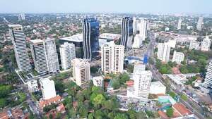 Investigan el caso del hombre que murió tras caer de un hotel de Asunción al intentarse una selfie - Policiales - ABC Color