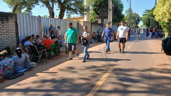Caos en examen de ingreso del Colegio Técnico Nacional - Nacionales - ABC Color