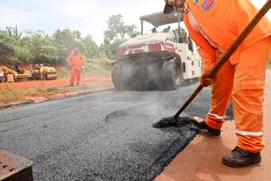 Avanza la pavimentación de la principal arteria del km 9 de CDE, financiada por Itaipú - ADN Digital