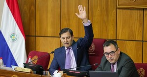 Beto promete modificaciones a favor de los docentes, pero los gremios no bajan la guardia