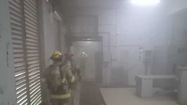 Principio de incendio en Hospital Central de IPS moviliza a bomberos