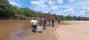 Fiscalía interviene en el río Tebicuary tras denuncia por supuesta mortandad masiva de peces
