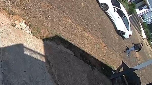 Video: Desconocidos atacan a tiros vehículo de suboficial y su hijo en Ciudad del Este