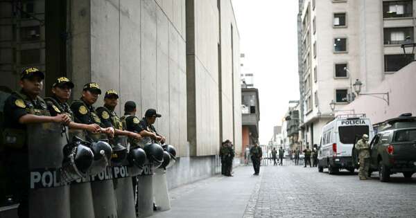 La Nación / Perú: cuatro candidatos pugnan por presidencia