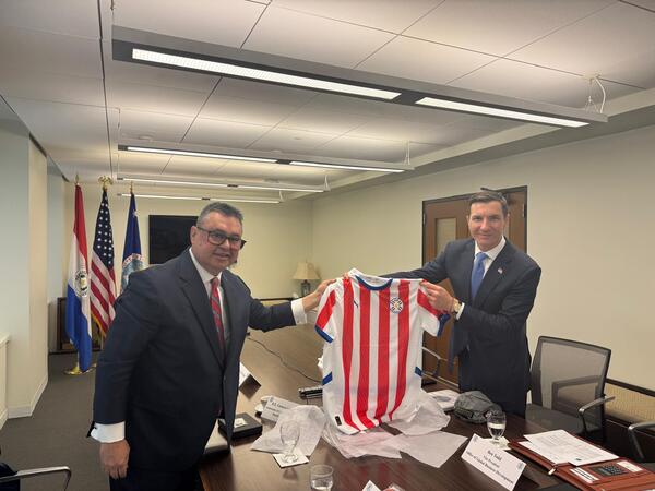 Popular / Embajador ovy’a por acuerdo para beneficio de compatriotas