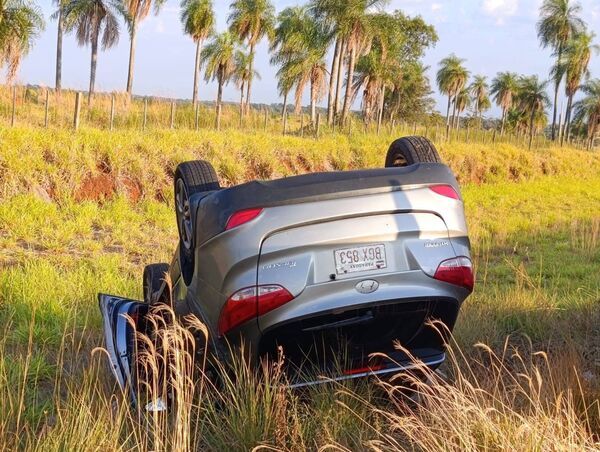 Vuelco sobre Ruta PY08 deja cuantiosos daños materiales en General Artigas