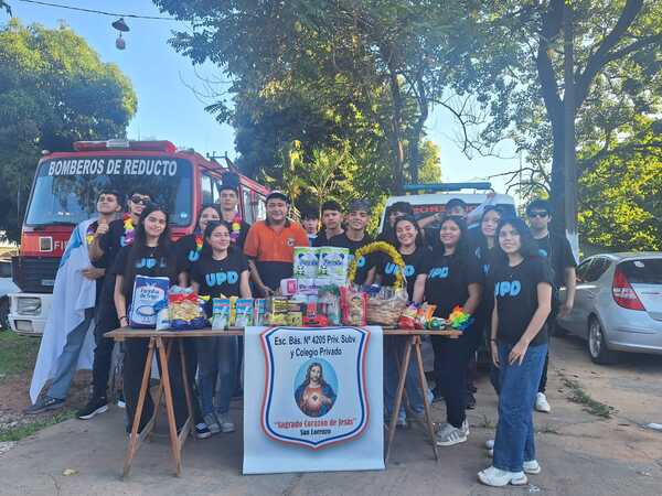 Estudiantes realizan acto solidario con Bomberos Voluntarios de Reducto » San Lorenzo PY