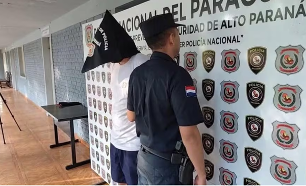 Camionero fue detenido tras intentar cruzar a Brasil con una adolescente