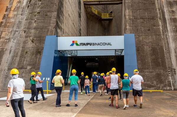 Itaipú: ¿hasta cuánto es conveniente continuar vendiendo energía a otros países?  - Negocios - ABC Color