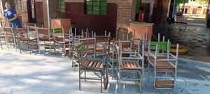 Municipalidad de Encarnación continúa con la entrega de mobiliarios escolares