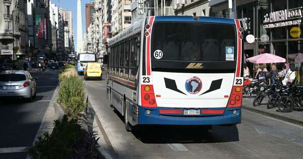 La Nación / Huelga general paraliza Argentina en protesta contra reforma laboral