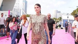 ¡Ya se le nota! Nadia Ferreira pureó su pancita en ensayos de Premio Lo Nuestro