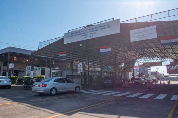 Controles de seguridad en frontera: Migraciones realizó más de 2.500 procedimientos el año pasado - Nacionales - ABC Color