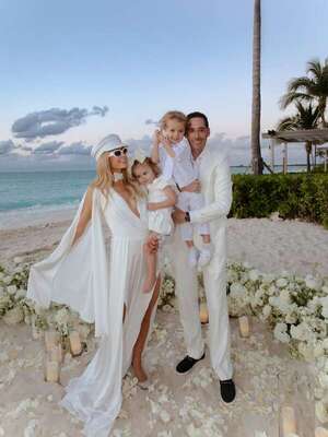 ¡Paris Hilton renovó sus votos matrimoniales ante la tierna mirada de sus hijos! - Gente - ABC Color