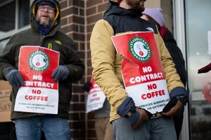 Inversores de Starbucks piden reemplazar directores por conflicto laboral con baristas