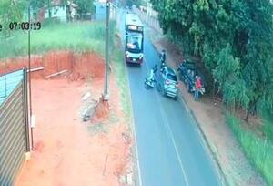 Popular / Motociclista murió tras caer frente a un colectivo y que le pasó encima