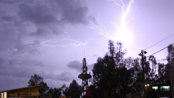 Tormenta similar a la de la semana pasada podría replicarse este sábado, alertan - Noticiero Paraguay