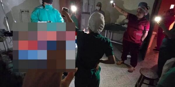 Debido a cortes de luz, cesárea se realizó con iluminación de celulares