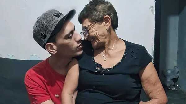 Péndex pureó a su lapa de 74 años: ‘Me trata mejor que las de mi edad”