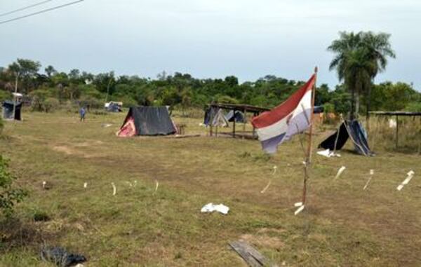 Desalojan a unas 100 familias que estaban ocupando un predio en Ypané y detienen a su líder