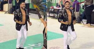 Diario HOY | Con brillo y abdomen al descubierto, Carlos Portillo sambó en Encarnación