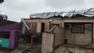 Tormentas con fuertes ventarrones causan estragos en Encarnación - Clima - ABC Color