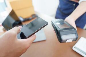 Una economía que crece casi sin billetes