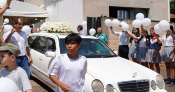 La Nación / Entre lágrimas y profundo dolor despidieron a Tobías con un mensaje cargado de fe